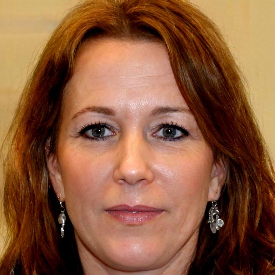 Sienna Blackwood, Quality Assurance Director